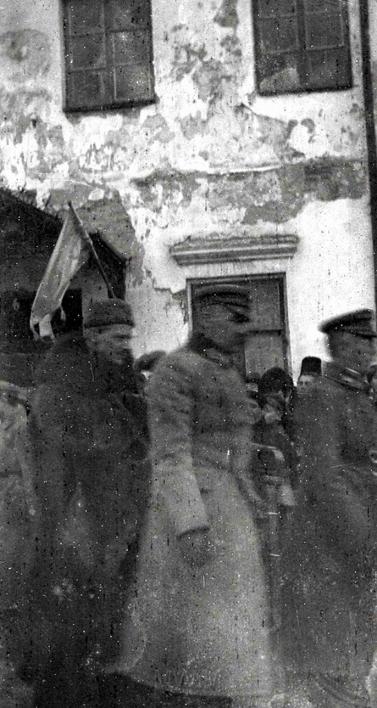 KKE 5998.jpg - Fot. Portret. Marszałka Piłsudskiego na tle Kapituły Katedralnej, Łuck, 1922 r. Fotografia zrobiona przez Leopolda Kleofasa Paszkowskiego.